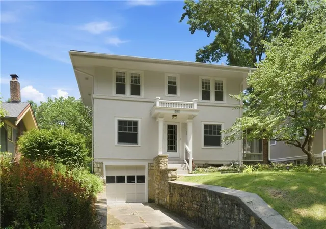 Photo 2 of Single family home for sale at 5811 Charlotte St, Kansas City, MO 64110 | MLS# 2629381 | Listing updated on 2026-09-13