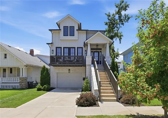 Photo 1 of Sale Pending at 733 W 44th Terrace, Kansas City, MO 64111 | MLS# 2629603 | Listing updated on 2026-09-15