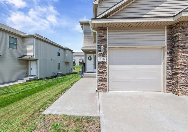 Photo 2 of Single family home for sale at 10542 Clubhouse Dr, Kansas City, KS 66109 | MLS# 2629717 | Listing updated on 2026-09-12