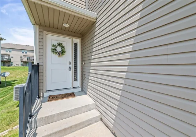 Photo 4 of Single family home for sale at 10542 Clubhouse Dr, Kansas City, KS 66109 | MLS# 2629717 | Listing updated on 2026-09-12
