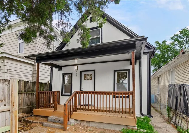 Photo 2 of Single family home for sale at 617 Myrtle Ave, Kansas City, MO 64124 | MLS# 2629879 | Listing updated on 2026-10-21