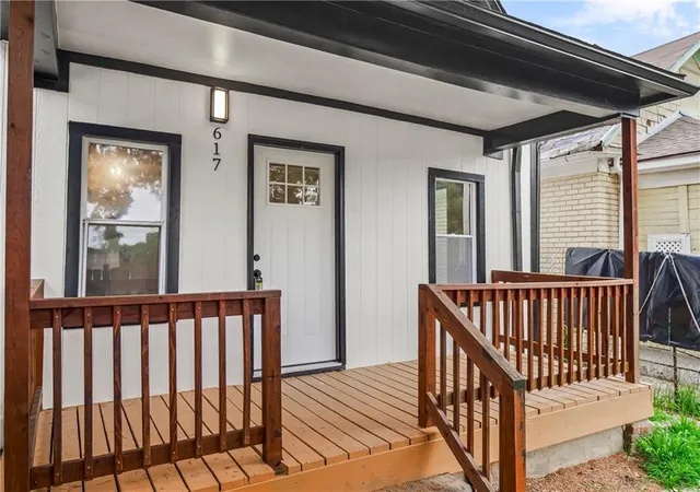Photo 3 of Single family home for sale at 617 Myrtle Ave, Kansas City, MO 64124 | MLS# 2629879 | Listing updated on 2026-10-21