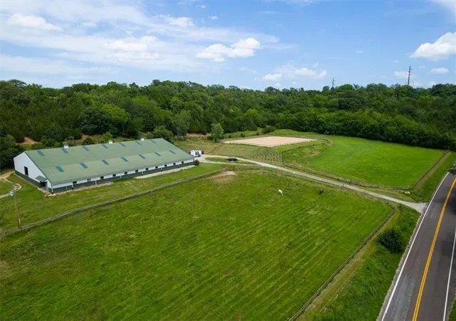 Photo 1 of Single family home for sale at 17432 Mount Olivet Rd, Leavenworth, KS 66048 | MLS# 2629974 | Listing updated on 2026-09-11