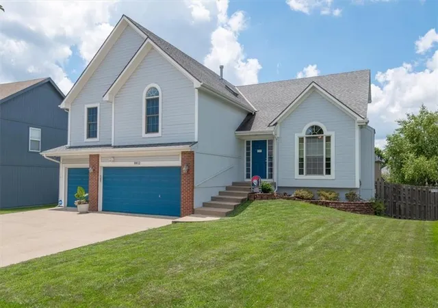 Photo 2 of Single family home for sale at 8812 N Cosby Ave, Kansas City, MO 64154 | MLS# 2630071 | Listing updated on 2026-09-12