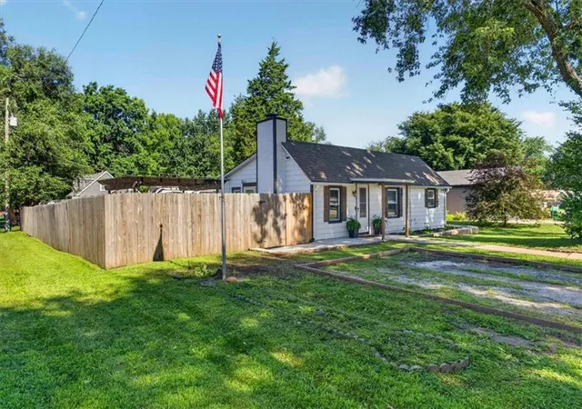 Photo 2 of Single family home for sale at 508 S Elm St, Louisburg, KS 66053 | MLS# 2630078 | Listing updated on 2026-09-15