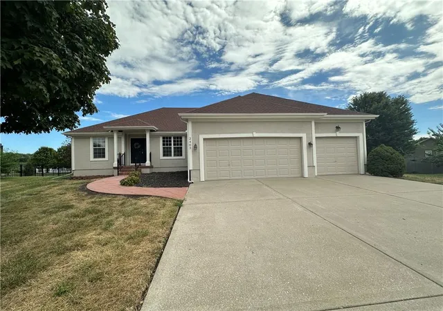 Photo 1 of Single family home for sale at 2405 Sw Stone Brg Cir, Lee's Summit, MO 64082 | MLS# 2630109 | Listing updated on 2026-09-12
