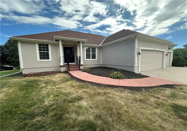 Photo 2 of Single family home for sale at 2405 Sw Stone Brg Cir, Lee's Summit, MO 64082 | MLS# 2630109 | Listing updated on 2026-09-12