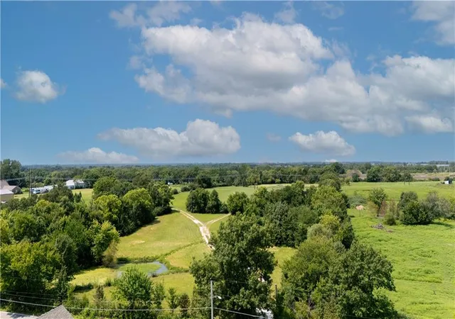 Photo 1 of Sale Pending at 3850 Se Doc Henry Rd, Lees Summit, MO 64082 | MLS# 2630262 | Listing updated on 2026-09-25