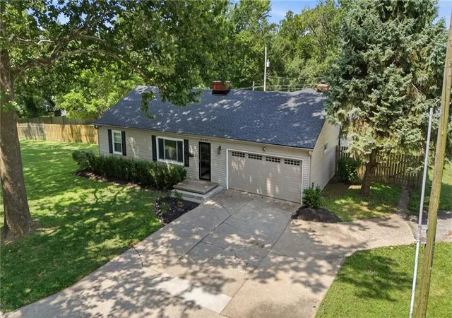 Photo 2 of Single family home for sale at 6700 Crisp Ave, Raytown, MO 64133 | MLS# 2630616 | Listing updated on 2026-09-12