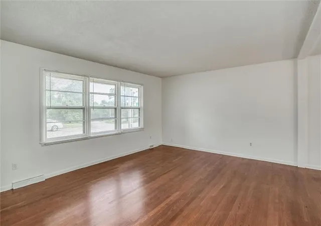 Photo 3 of Single family home for sale at 439 E Whittier St, Kansas City, MO 64119 | MLS# 2630704 | Listing updated on 2026-09-14