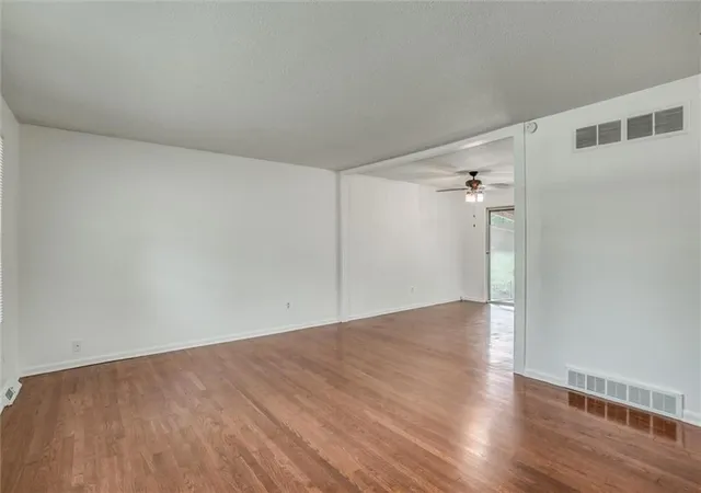Photo 4 of Single family home for sale at 439 E Whittier St, Kansas City, MO 64119 | MLS# 2630704 | Listing updated on 2026-09-14