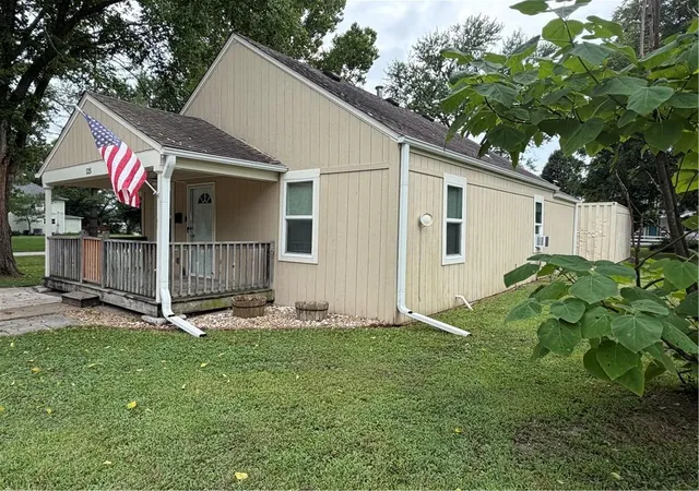 Photo 3 of Single family home for sale at 125 Walnut St, Pleasant Hill, MO 64080 | MLS# 2631066 | Listing updated on 2026-09-14