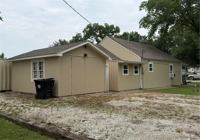 Photo 3 of Single family home for sale at 125 Walnut St, Pleasant Hill, MO 64080 | MLS# 2631066 | Listing updated on 2026-09-14