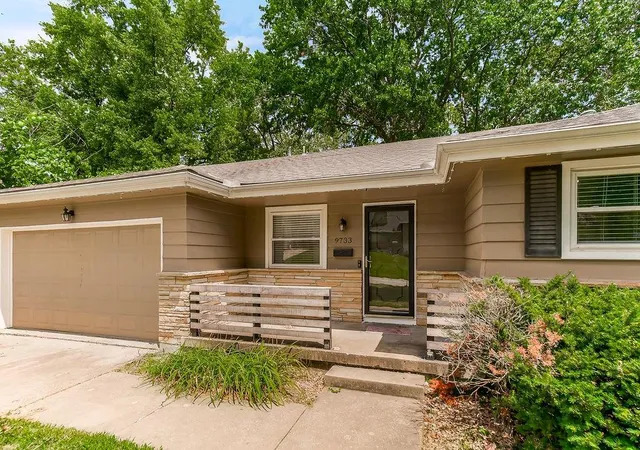 Photo 1 of Single family home for sale at 9733 Walnut St, Kansas City, MO 64114 | MLS# 2631170 | Listing updated on 2026-10-04