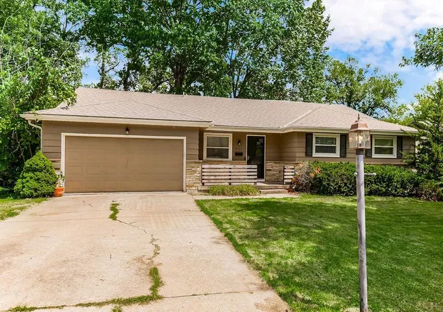Photo 3 of Single family home for sale at 9733 Walnut St, Kansas City, MO 64114 | MLS# 2631170 | Listing updated on 2026-10-04