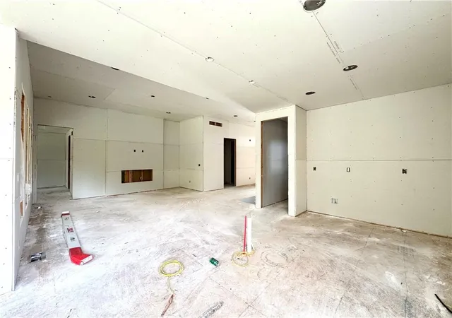 Photo 4 of Single family home for sale at 9004 N Everton Ave, Kansas City, MO 64153 | MLS# 2631254 | Listing updated on 2026-09-14