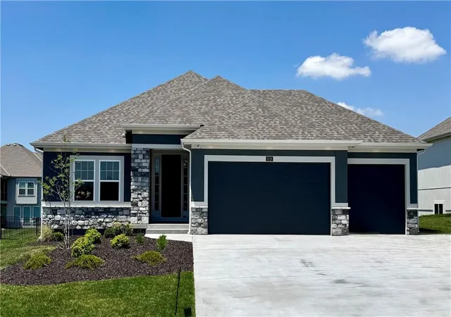 Photo 1 of Single family home for sale at 8216 Nw 89th Terrace, Kansas City, MO 64153 | MLS# 2631288 | Listing updated on 2026-09-14