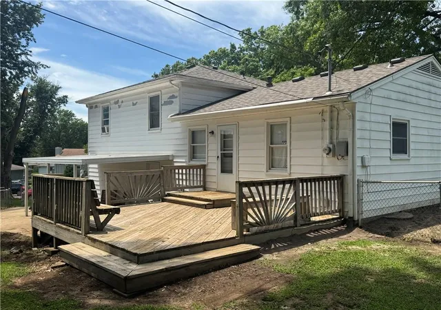 Photo 3 of Single family home for sale at 3101 S 53rd Ter, Kansas City, KS 66106 | MLS# 2631346 | Listing updated on 2026-10-19