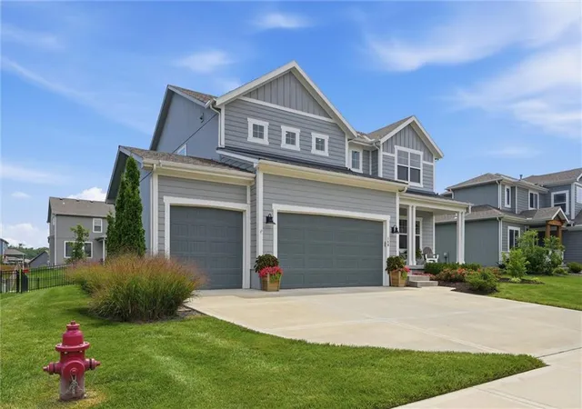 Photo 3 of Single family home for sale at 140 SE Riley St, Blue Springs, MO 64064 | MLS# 2631384 | Listing updated on 2026-09-13