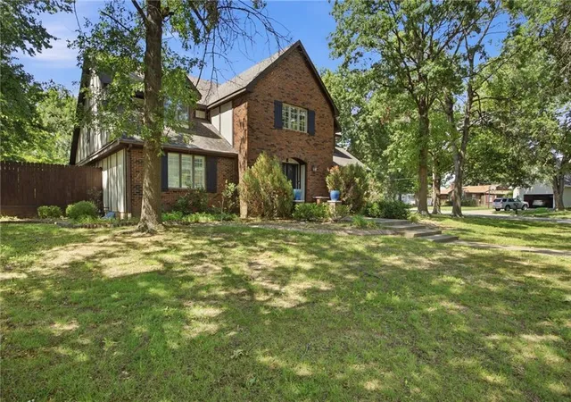 Photo 2 of Single family home for sale at 2204 S Taylor St, Pittsburg, KS 66762 | MLS# 2631416 | Listing updated on 2026-09-15