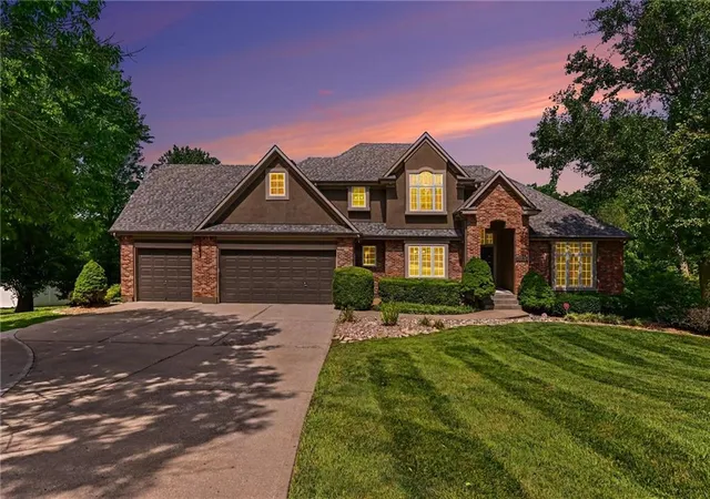 Photo 1 of Single family home for sale at 4301 Se Willow Pl Ct, Blue Springs, MO 64014 | MLS# 2631489 | Listing updated on 2026-09-30