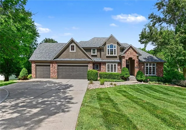 Photo 2 of Single family home for sale at 4301 Se Willow Pl Ct, Blue Springs, MO 64014 | MLS# 2631489 | Listing updated on 2026-09-30