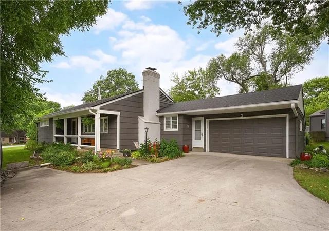 Photo 3 of Sale Pending at 500 Sw 4th Street, Lees Summit, MO 64063 | MLS# 2631535 | Listing updated on 2026-09-10
