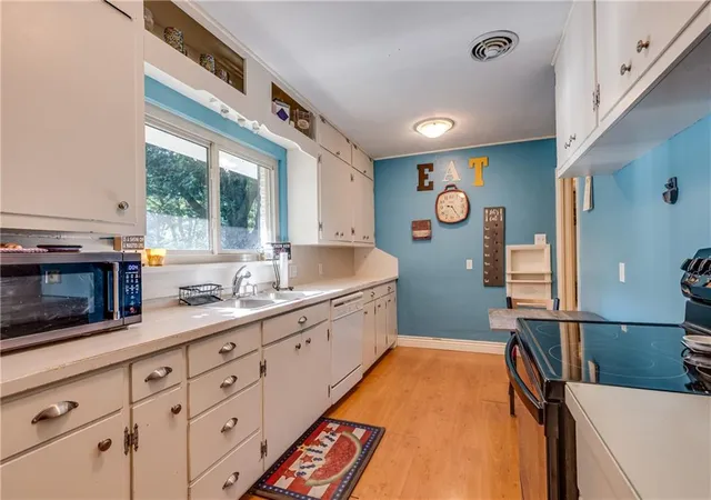Photo 3 of Single family home for sale at 1324 S Oak St, Ottawa, KS 66067 | MLS# 2631540 | Listing updated on 2026-09-25