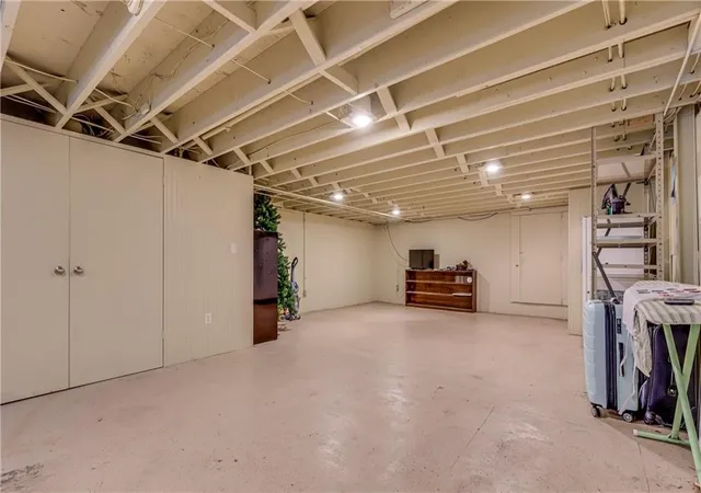 Photo 3 of Sale Pending at 1324 S Oak St, Ottawa, KS 66067 | MLS# 2631540 | Listing updated on 2026-10-15