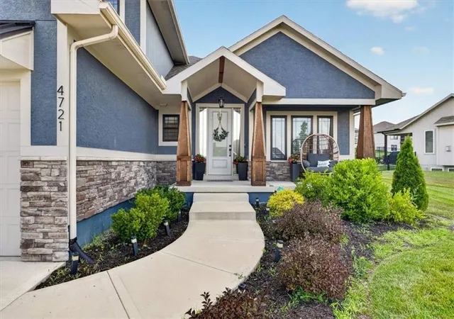 Single family home for sale at 4721 NE Jamestown Dr, Lees Summit, MO 64064 | MLS# 2631578