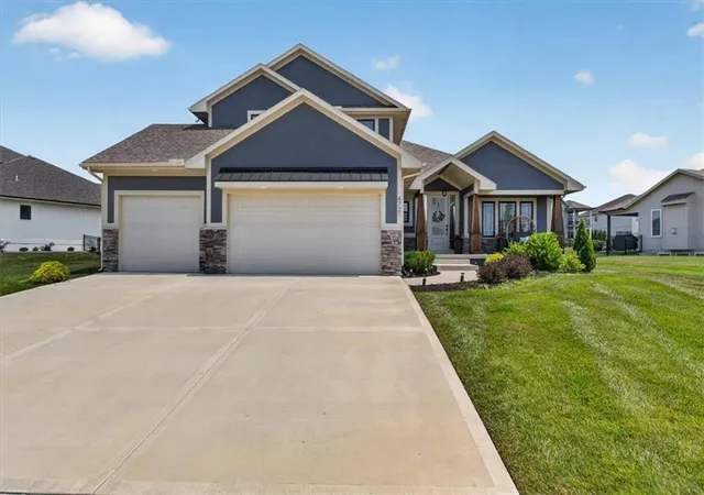 Photo 1 of Single family home for sale at 4721 NE Jamestown Dr, Lees Summit, MO 64064 | MLS# 2631578 | Listing updated on 2026-09-12