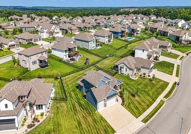 Photo 2 of Single family home for sale at 4721 NE Jamestown Dr, Lees Summit, MO 64064 | MLS# 2631578 | Listing updated on 2026-09-12