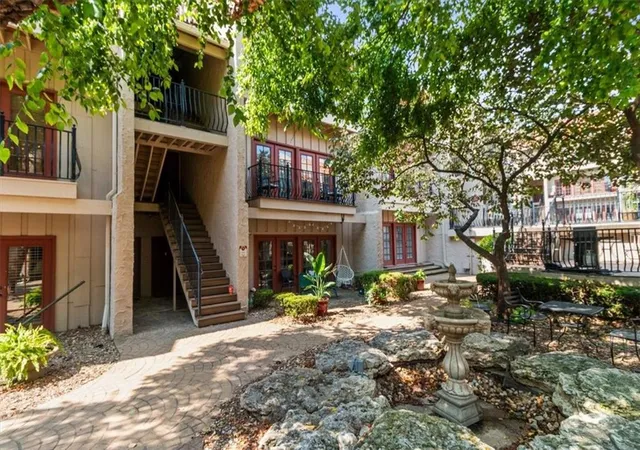 Photo 3 of Condo for sale at 1111 W 46th Street #24, Kansas City, MO 64112 | MLS# 2631613 | Listing updated on 2026-09-10
