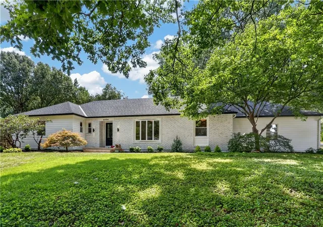 Photo 1 of Sale Pending at 8224 Linden Dr, Prairie Village, KS 66208 | MLS# 2631690 | Listing updated on 2026-10-01