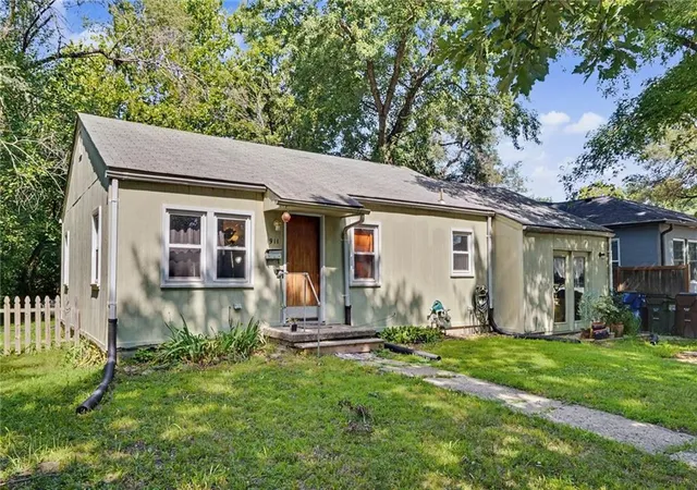 Single family home for sale at 1911 Tennessee St, Lawrence, KS 66046 | MLS# 2631782