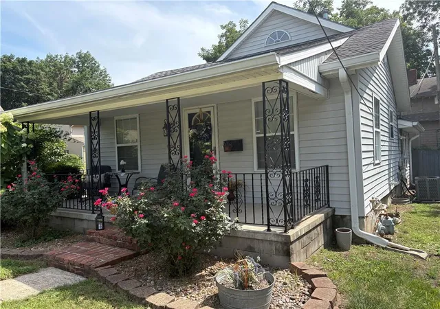 Photo 2 of Single family home for sale at 601 W 77th Street, Kansas City, MO 64114 | MLS# 2631959 | Listing updated on 2026-09-15