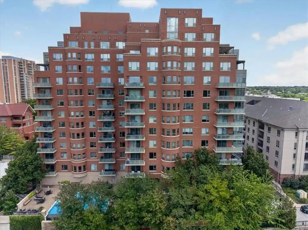 Listing Photo 2 - Condo for sale in 4950 Central St located at 4950 Central St, Kansas City, MO 64112 - Unit #805