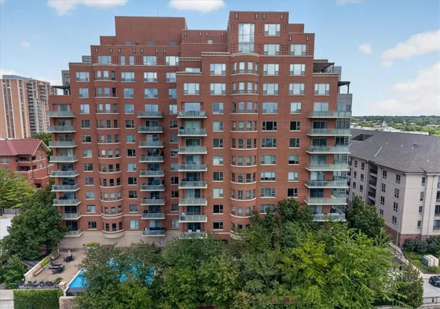 Photo 2 of Condo for sale at 4950 Central St #805, Kansas City, MO 64112 | MLS# 2631997 | Listing updated on 2026-09-15