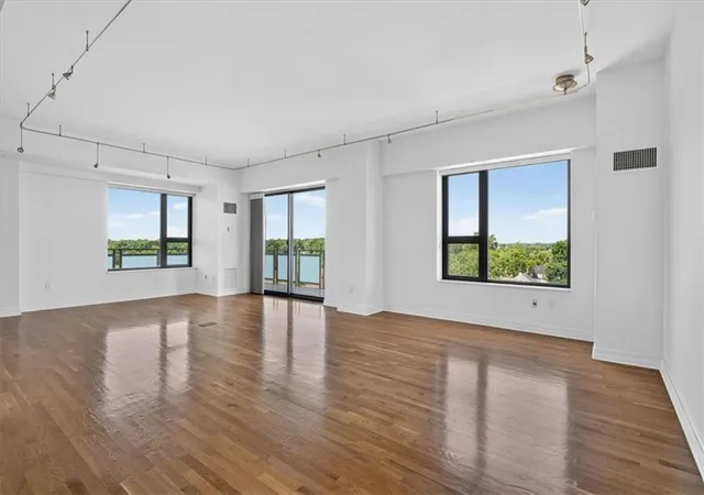 Listing Photo 5 - Condo for sale in building located at 4950 Central St, Kansas City, MO 64112 - Unit #805