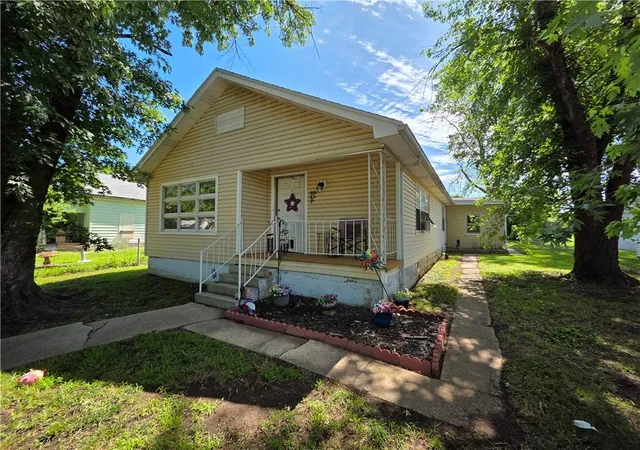 Photo 1 of Single family home for sale at 222 S Burns St, Independence, KS 67301 | MLS# 2632128 | Listing updated on 2026-09-14