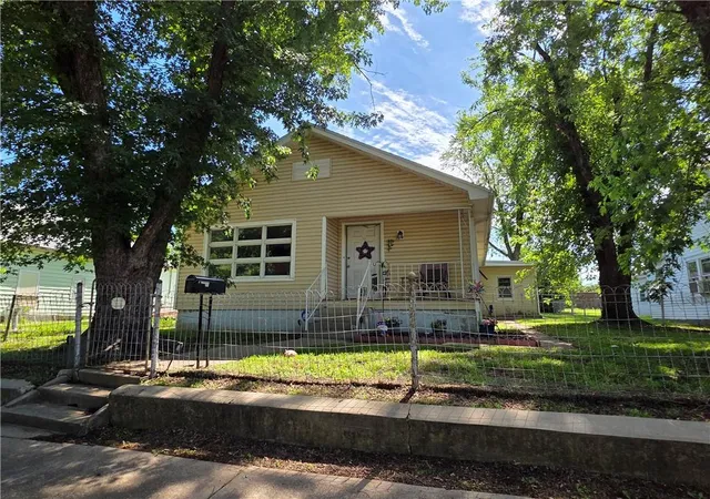 Photo 2 of Single family home for sale at 222 S Burns St, Independence, KS 67301 | MLS# 2632128 | Listing updated on 2026-09-14