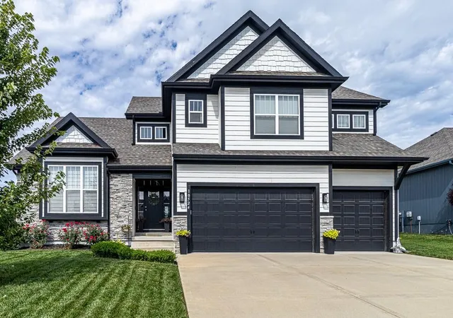 Photo 1 of Sale Pending at 10524 N Randolph Ave, Kansas City, MO 64157 | MLS# 2632274 | Listing updated on 2026-09-08