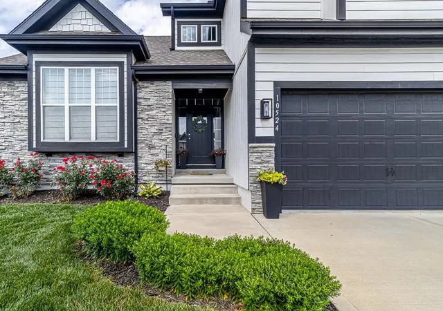 Photo 3 of Sale Pending at 10524 N Randolph Ave, Kansas City, MO 64157 | MLS# 2632274 | Listing updated on 2026-09-08