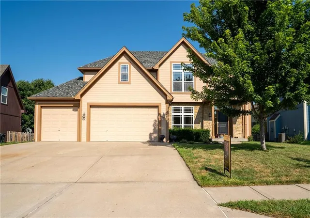 Photo 1 of Single family home for sale at 10760 N Laurel Ave, Kansas City, MO 64157 | MLS# 2632308 | Listing updated on 2026-09-13