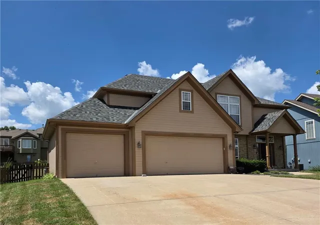 Photo 2 of Single family home for sale at 10760 N Laurel Ave, Kansas City, MO 64157 | MLS# 2632308 | Listing updated on 2026-09-13