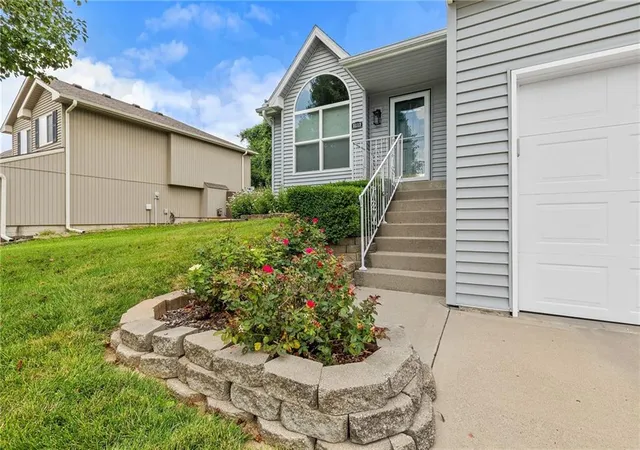 Photo 2 of Sale Pending at 5112 Ne 55th Terrace, Kansas City, MO 64119 | MLS# 2632315 | Listing updated on 2026-09-15