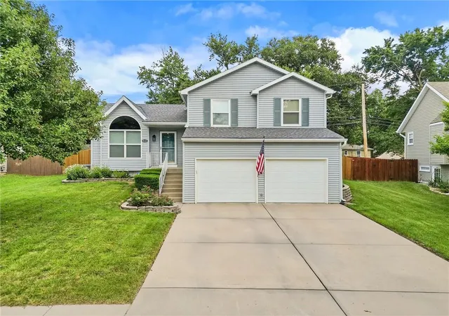 Photo 3 of Sale Pending at 5112 NE 55th Terrace, Kansas City, MO 64119 | MLS# 2632315 | Listing updated on 2026-09-15