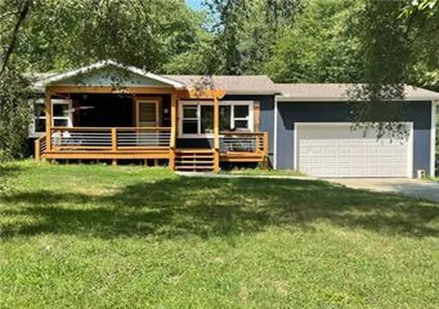 Single family home for sale at 11010 N Holmes St, Kansas City, MO 64155 | MLS# 2632429