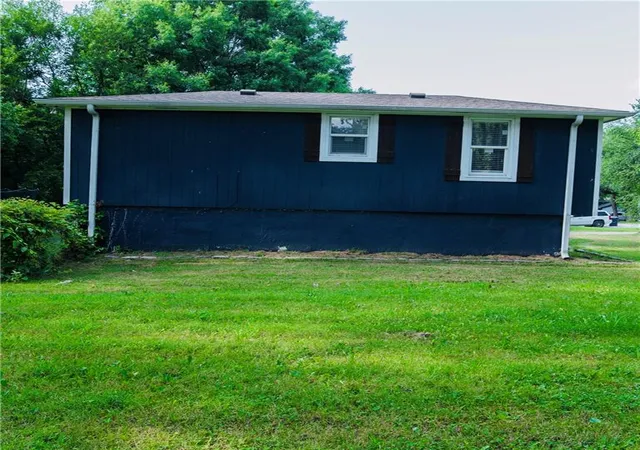 Photo 2 of Single family home for sale at 11010 N Holmes St, Kansas City, MO 64155 | MLS# 2632429 | Listing updated on 2026-09-11
