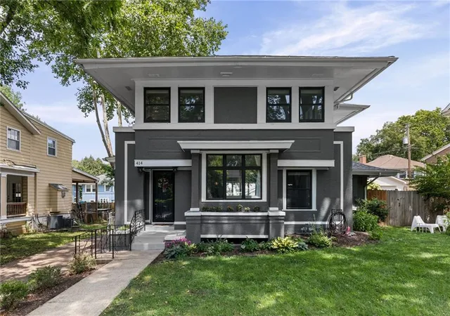 Photo 2 of Single family home for sale at 414 W 61st Street, Kansas City, MO 64113 | MLS# 2632511 | Listing updated on 2026-09-13